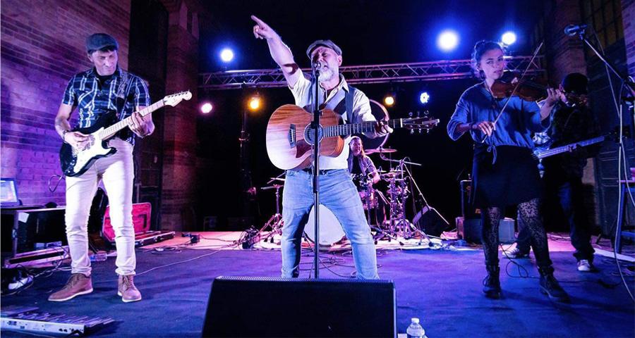 Location sonorisation concert avec enceintes et caissons de basses